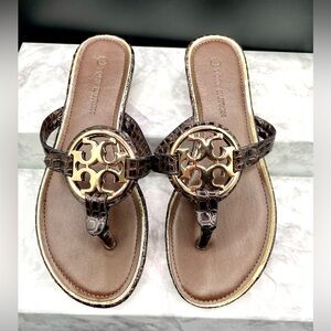 Brown Thong Flat Sandals with Gold-Tone Hardware. Size 38
